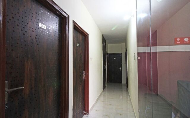 OYO 4882 Hotel Golden Park