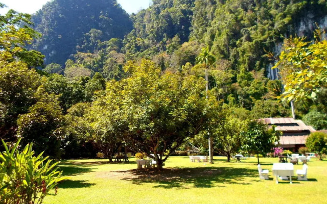 The Cliff and River Jungle Resort