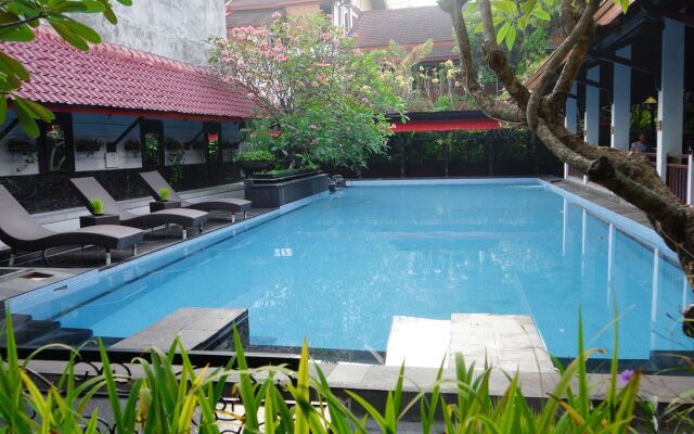 Paku Mas Hotel