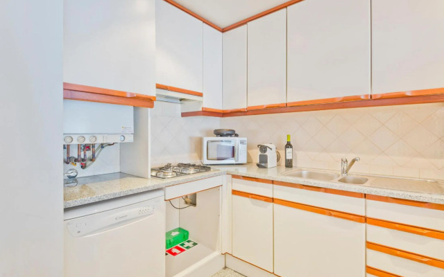 BmyGuest - Central Garage Apartment