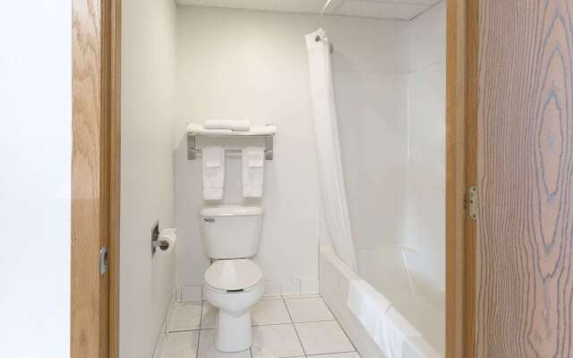 Super 8 by Wyndham Cresco IA