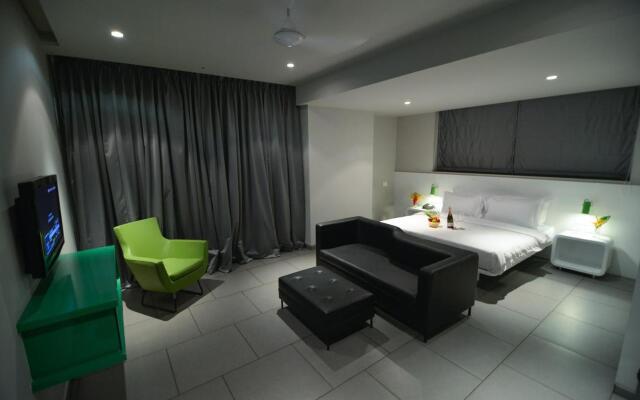 SinQ Party Hotel