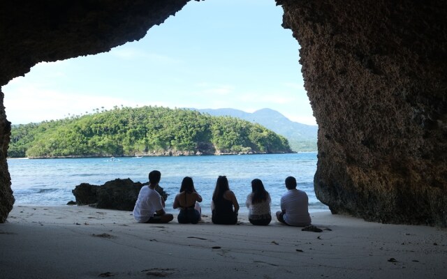 Buena Lynne's Resort Annex