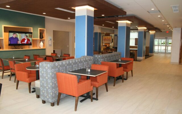 Holiday Inn Express & Suites New Castle by IHG