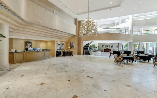 Indian Wells Resort Hotel - Image 2