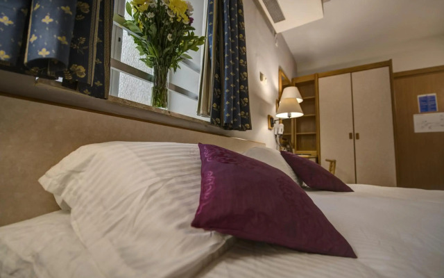 Sliema Chalet Hotel
