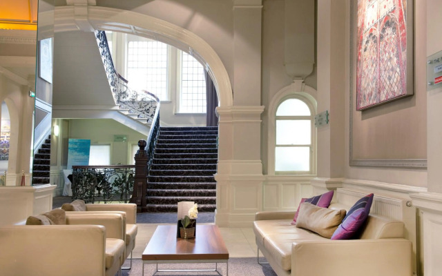 The Met Hotel