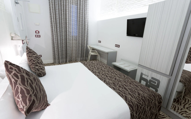 Petit Palace Lealtad Plaza