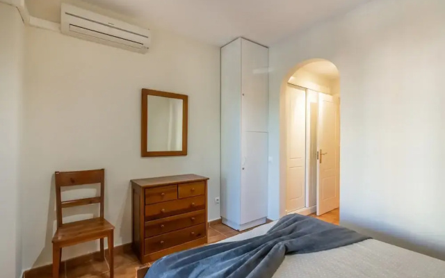 Apartment With Terrace and Pool Access