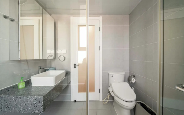 Tyms 4BR 2BA Apt Novel Garden