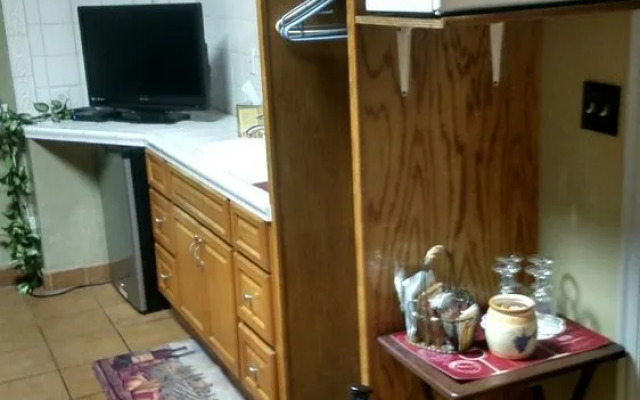 Kirk Hotel And Apartments