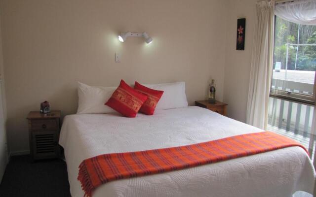 Tipi and Bob's Waterfront Lodge