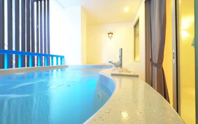 Costa Village Jacuzzi Bangsaray