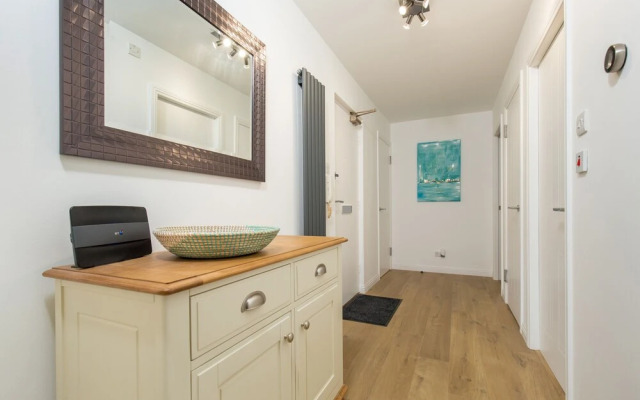 415 Huntingdon Place Apartment