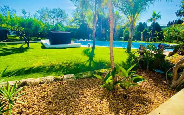 Emesh Boutique Suite