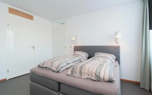 Holiday Home With Balcony in Callanstoog