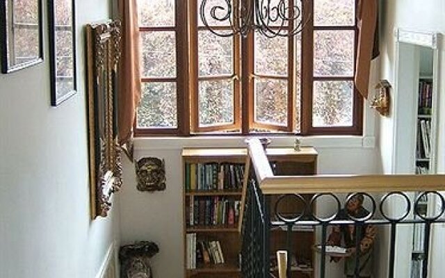 A Downtown Victoria Ocean View Bed and Breakfast