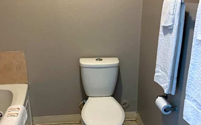 Royal Inn & Suites