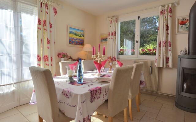 Modern Villa in Gareoult with Private Pool