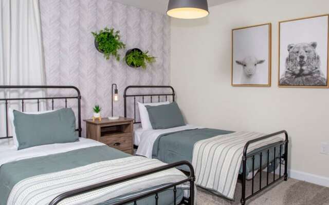 4577 Stunning 7BD Home