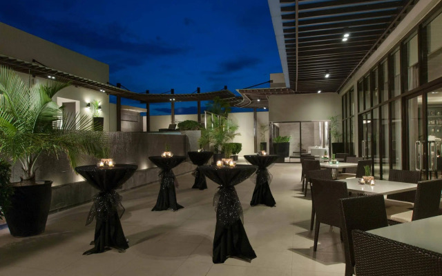 Seda Centrio - Newly Renovated