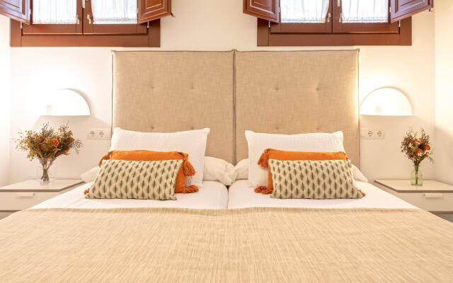 Charming two-bedroom apartment near Cathedral. Zacatin 103