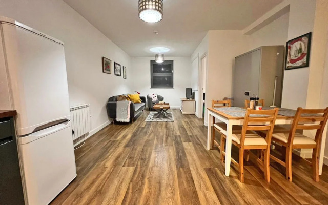 Immaculate 2-bed Apartment Town Centre