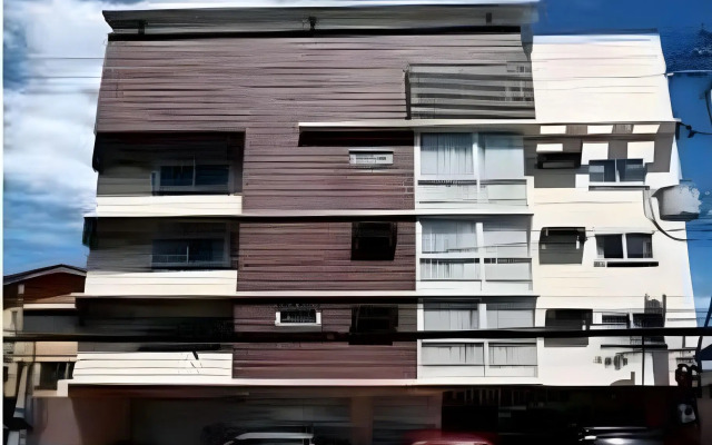 Lorenzzo Suites Hotel