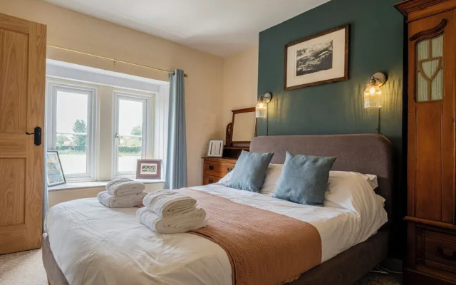 Gorgeous Rural 4BD Farm With Hot Tub