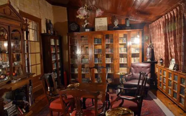 Chapslee Hotel