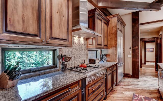 Rocky Mountain Lodge