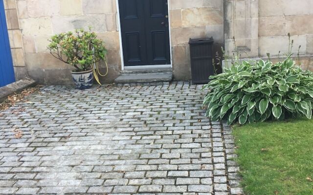 XV Albert Place