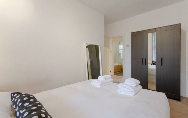 2 Bedroom Apartment in Wapping