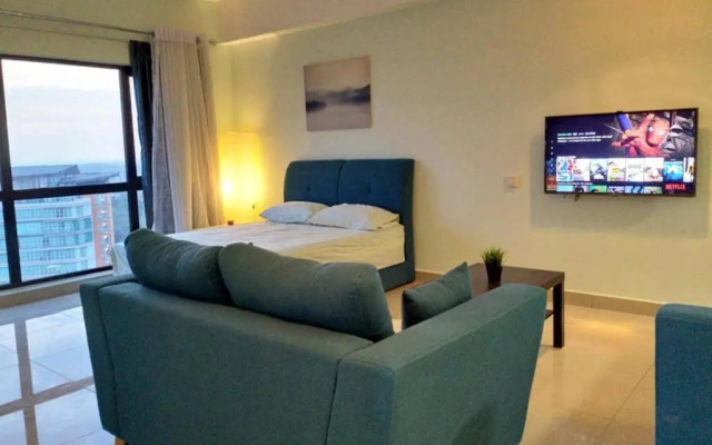 HB1614 ,Cyberjaya, Lake view, WiFi, Netflix, Free Parking, Gym, Swimming Pool, Basket Ball Court, Family play area – Guest Rooms – Cyberjaya