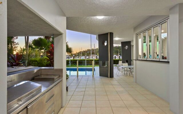 Pavillions 12 With Pool And Golf Buggy