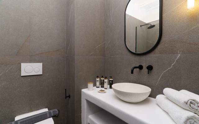 Mr & Mrs White Tinos