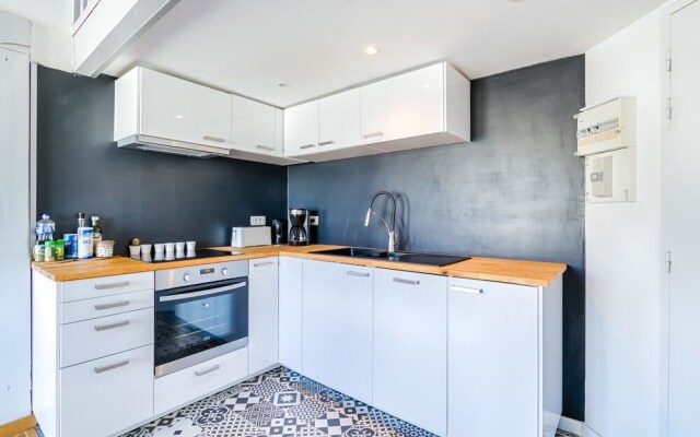 Quiet Duplex - Private Garage - Close to Transport