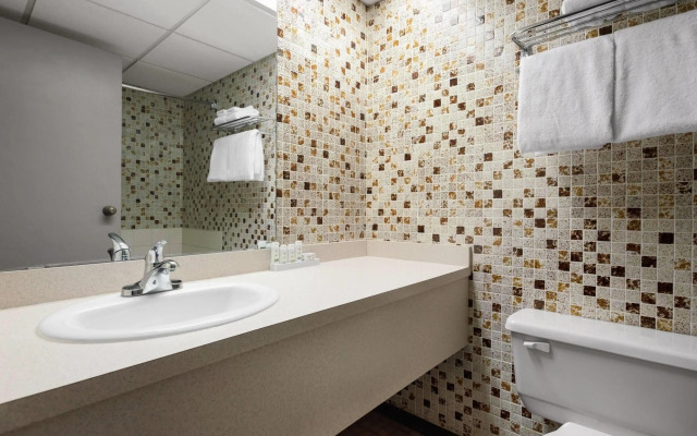 Travelodge by Wyndham Grande Prairie