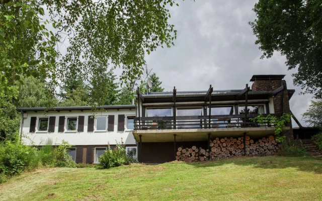 Modern Holiday Home With big Garden Near Forest