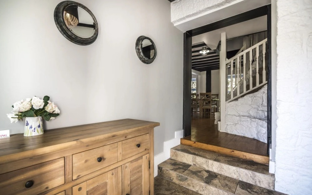 Barn Conversion - Hot Tub - Penally