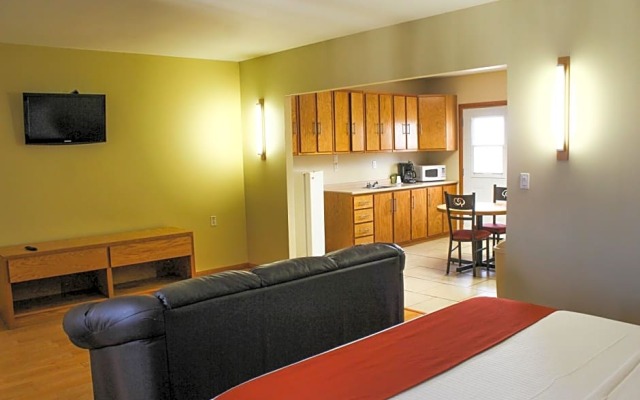 La Huerta Inn & Suites