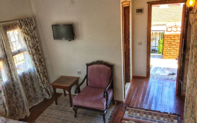 Parmis Boutique House