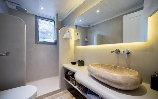 Naxos Rock Villas