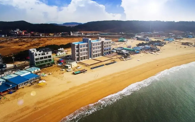 Eulwangri Elim Beach Zone Pension