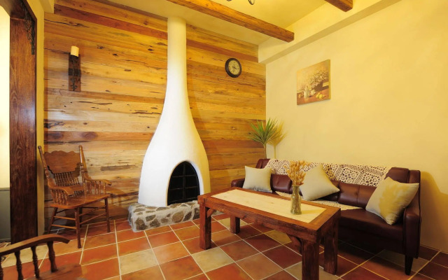 Antique's home