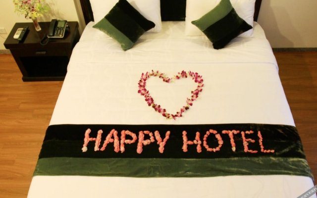 Happy Hotel - Kim Ma