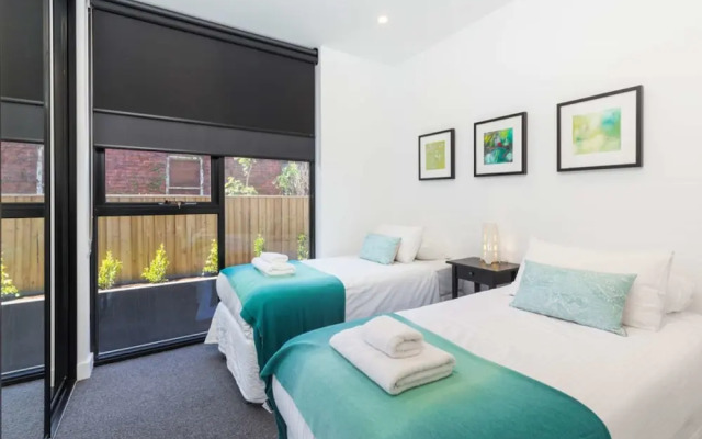Executive 2br Caulfield North