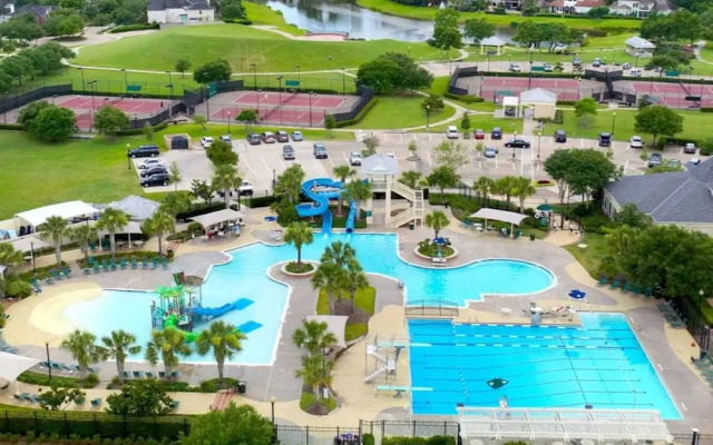 Balmoral Lakeside 5br 4ba House