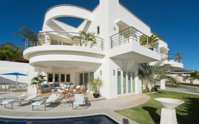 Giant Luxurious Mansion in Flamingo With Pool and Sumptuous Ocean Views