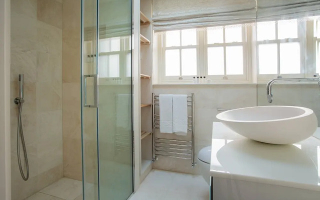 Eaton Mews South by Onefinestay